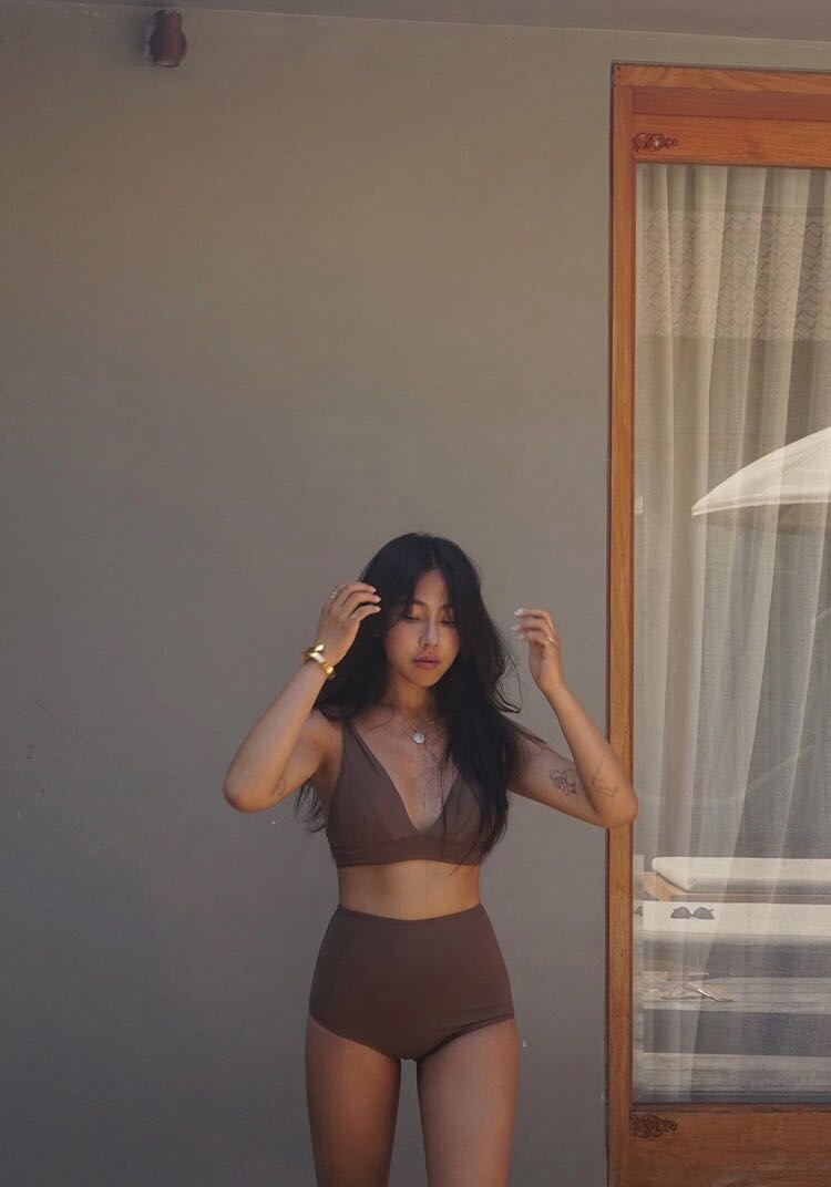 Bộ bikini retro gợi cảm tụ tập sâu eo cao V là bộ đồ bơi spa mỏng nữ màu đơn giản bikini châu Âu và Mỹ - Bikinis đồ bơi nữ dạng quần váy