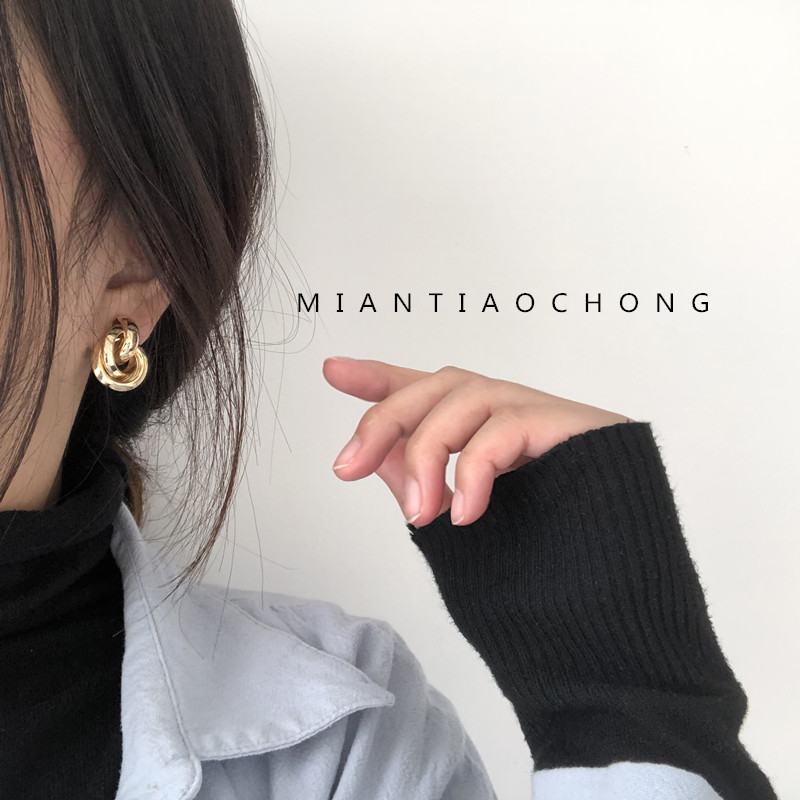 Cotton strip worm 925 pure silver needle European and American personality Exaggerated Twine Metal Earrings Small Crownins Lukewarm Ear Pin