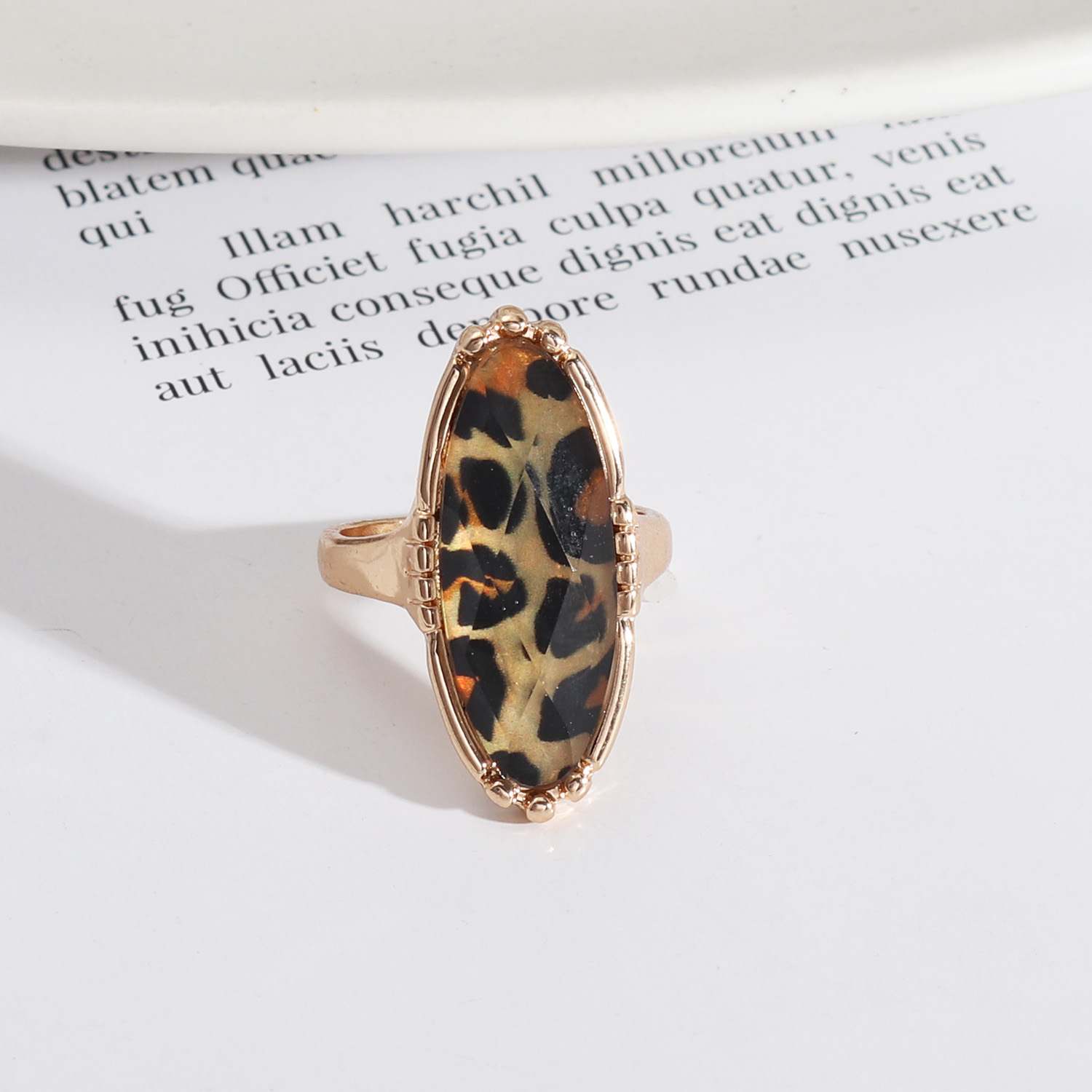 1 Piece Casual Oval Leopard Alloy Plating Inlay Shell Women's Rings display picture 3