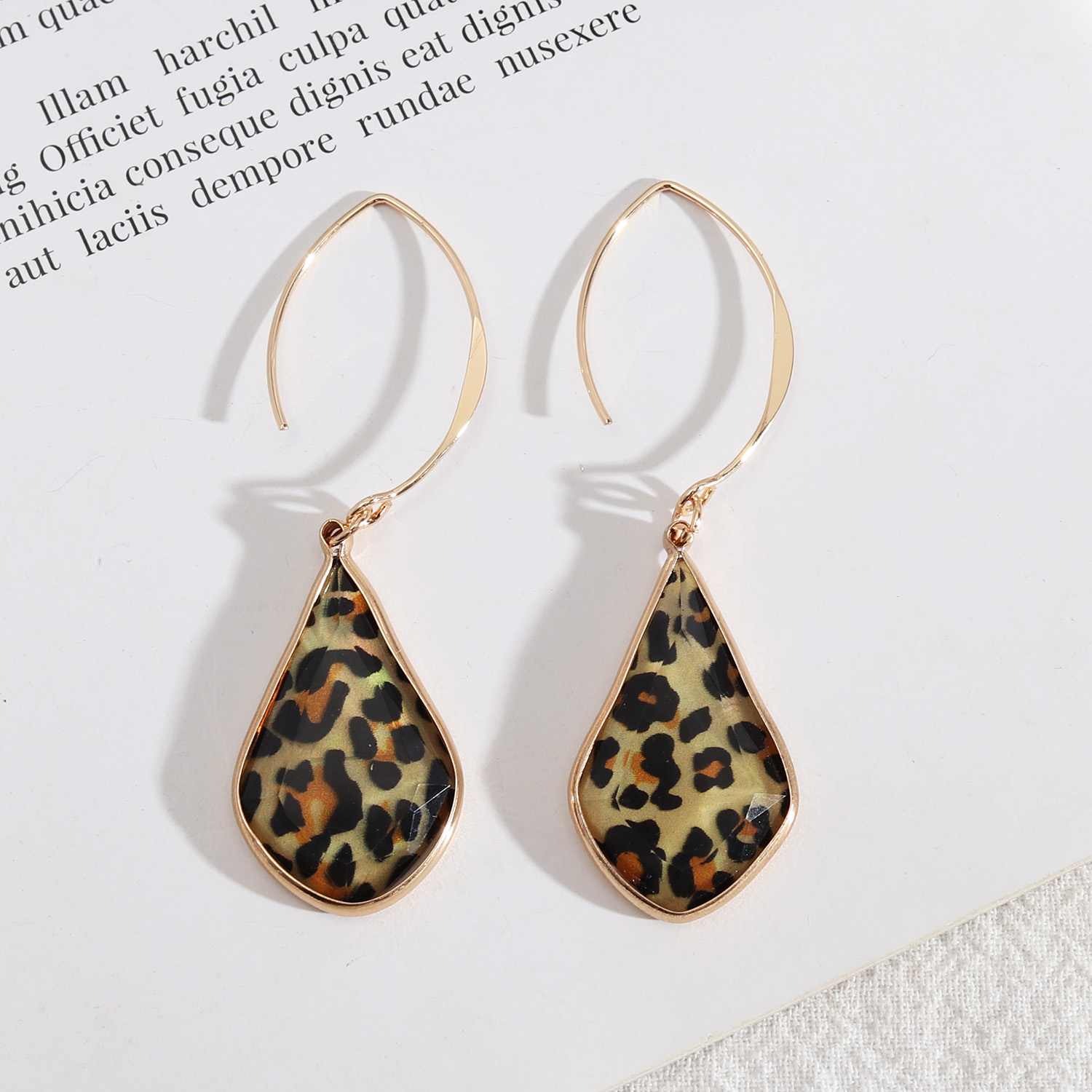 1 Pair Simple Style Water Droplets Flower Leopard Alloy Inlay Shell Women's Drop Earrings display picture 3