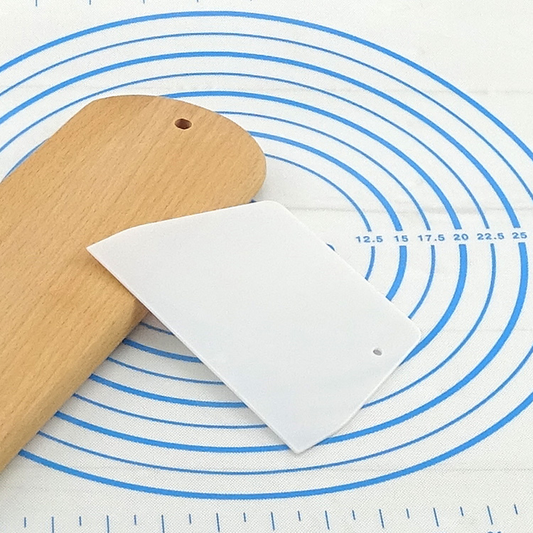 Wonderful Kitchen Steamed Buns Plastic Knife Trapezoidal Tool Plastic Scraper Squeegee Bull Oil Scrape Oil Plate Face with no injuries