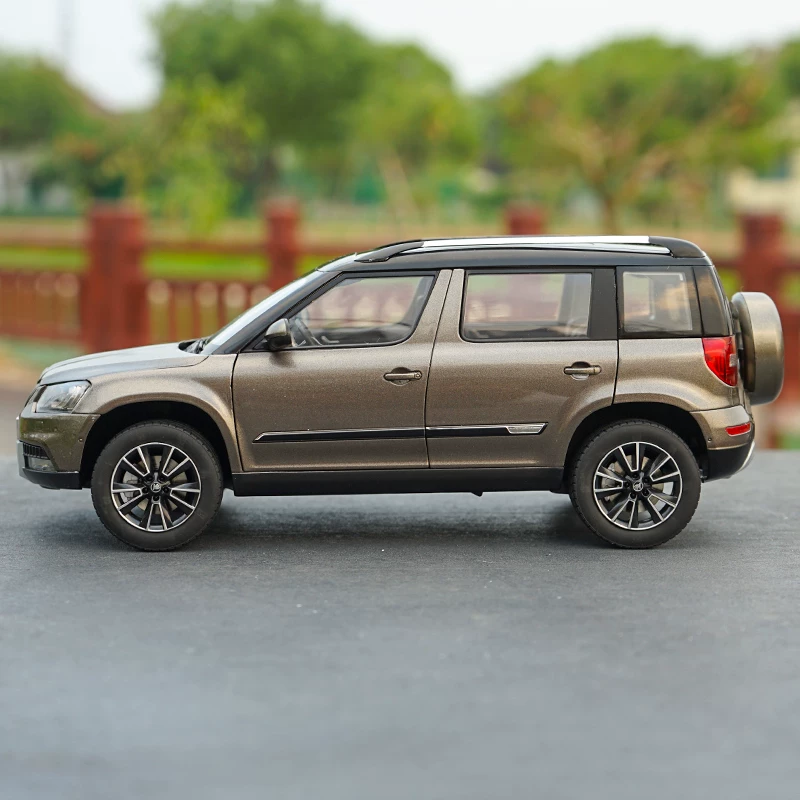 1:18 оригинальная модель автомобиля SUV Volkswagen Skoda YETI off-road от Shanghai (Shanghai Volkswagen Skoda YETI)