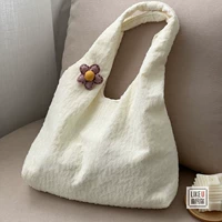 В форме цветка, кремовый, розовый