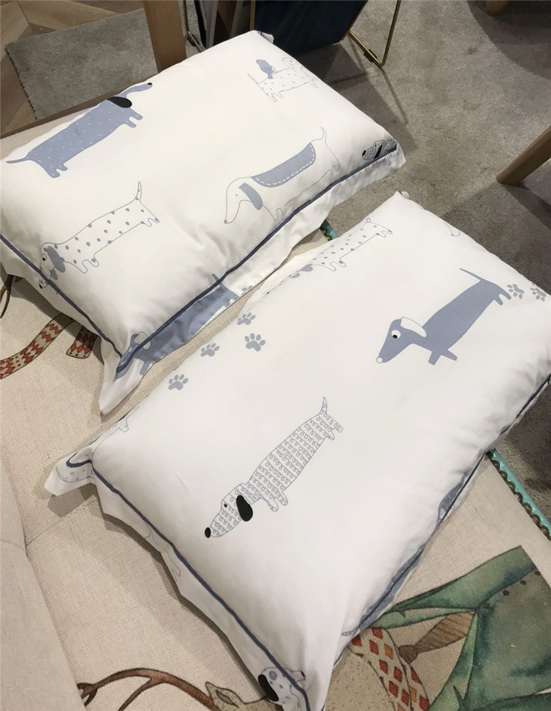 Bộ phim hoạt hình cotton gối trẻ em mẫu giáo gối đơn ở lại dễ thương gối con chó con 30x50cm 40x60cm gối hơi cao cấp