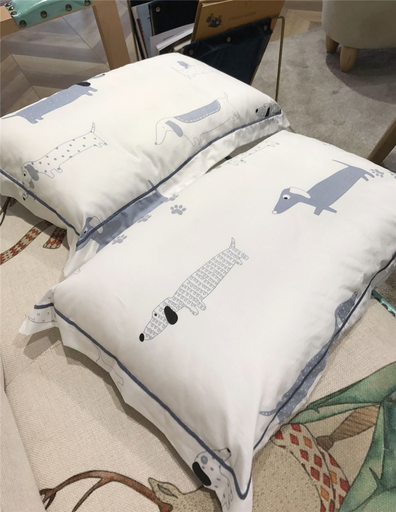 Bộ phim hoạt hình cotton gối trẻ em mẫu giáo gối đơn ở lại dễ thương gối con chó con 30x50cm 40x60cm gối hơi cao cấp