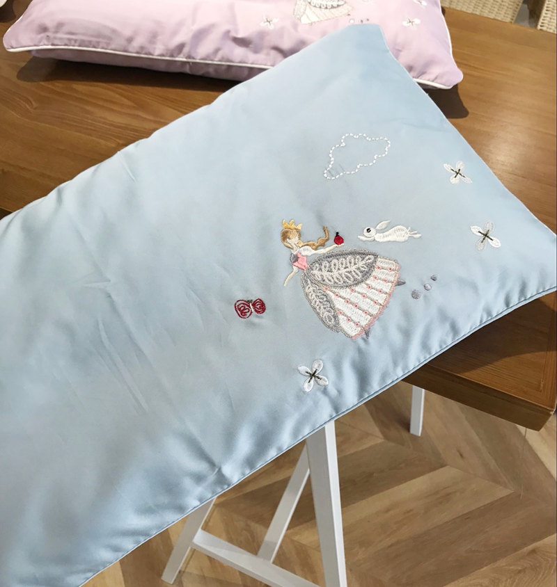60 bông dài chủ yếu bằng vải satin bé gái công chúa thêu vỏ gối bông trẻ em gối tựa đầu ô tô