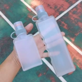 Изогнутая портативная спортивная бутылка для спортзала, невидимый ремень, для бега