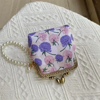 Роза, согласно фото