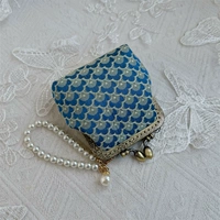 Вайолет подвергается изображениям