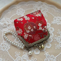 Красный цветок граната, на фото