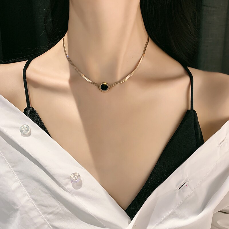 Korean net red round pendant necklace female ins high-quality temperament clavicle chain does not fade titanium steel necklace jewelry