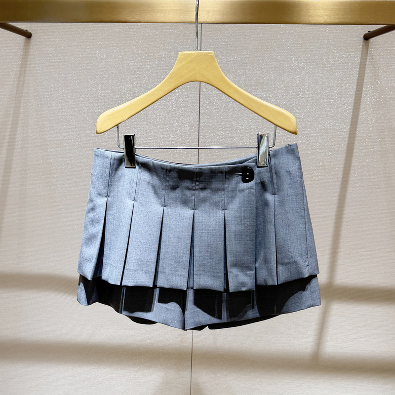 French-Style Elegant College-Style High-Waisted Pleated Shorts for Women, Summer 2026 New Model, Gray Layered Casual Suit Skirt Pants