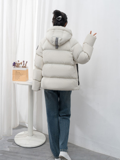 White Goose down Short Puffer Jacket for Women, 2025 New Winter Loose Puff Coat, Thickened for Extreme Cold, Petite Size, Bread-Style Jacket