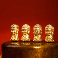 Версия со сквозным отверстием из чистого золота 999 пробы весит около 9 граммов. Чем больше вы снимаете, тем меньше краситесь (сфотографируйте и отметьте покровителя)