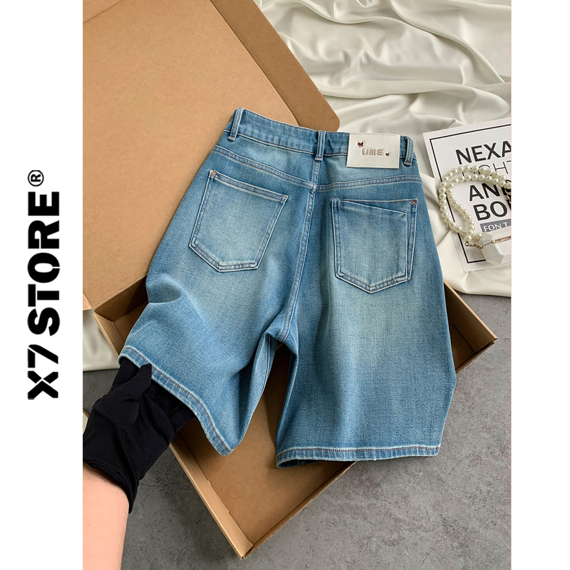 Decorative Thigh-Enhancing American Retro Washed Light Blue Denim Shorts for Women, Stylish Straight-Leg Mid-Length Shorts with Four-Way Stretch Decorative Thigh-Enhancing American Retro Washed Light Blue Denim Shorts for Women, Stylish Straight-Leg Mid-Length Shorts with Four-Way Stretch