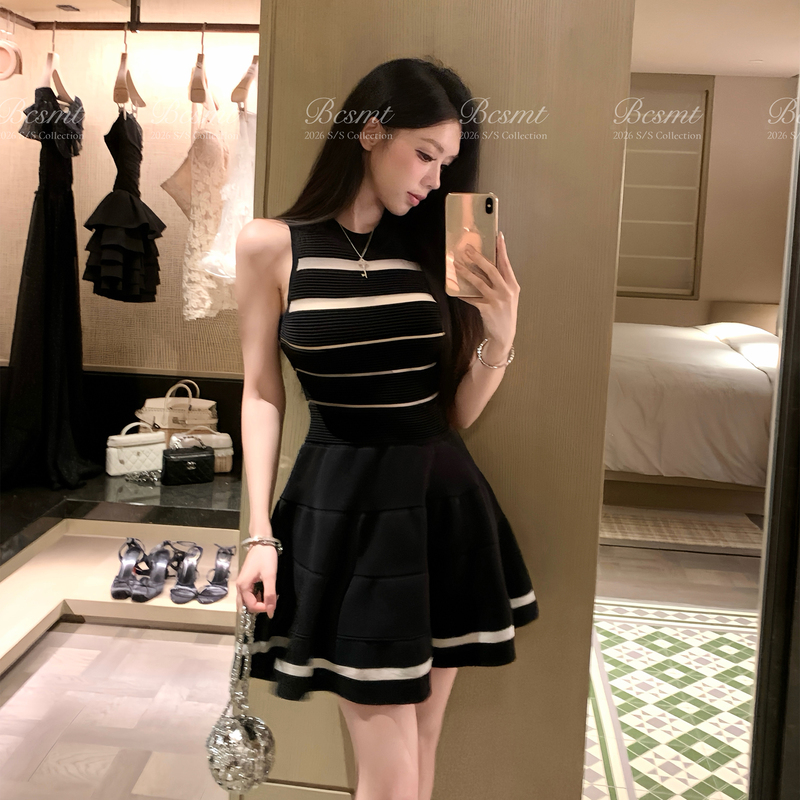 Don'T Eat Peaches - Original Design by Black and White Celebrities, Elegant and High-End Knitted Dress, 2026 New Summer Collection Don'T Eat Peaches - Original Design by Black and White Celebrities, Elegant and High-End Knitted Dress, 2026 New Summer Collection