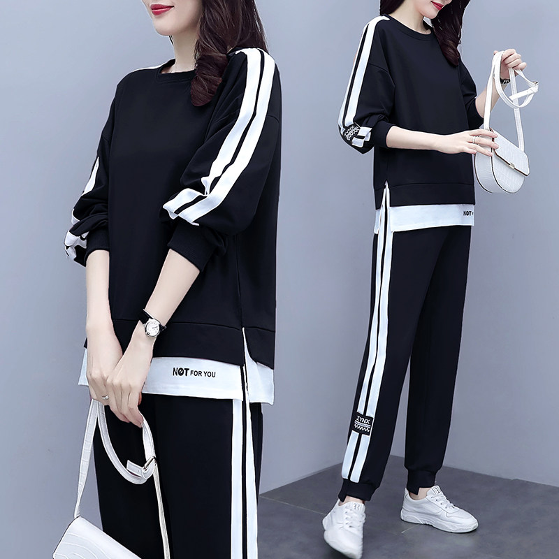 The new maternity set early spring fashion sports outside wearing a large size to cover the belly to reduce age spring and autumn women's clothing shows thin two-piece set tide
