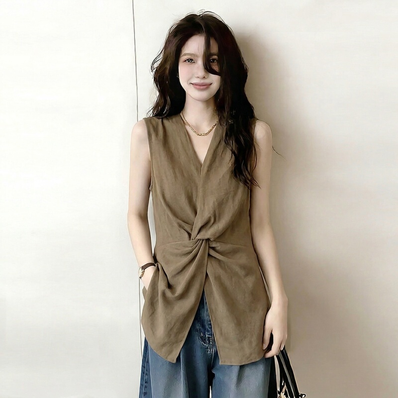 Coffee-Colored Twisted V-Neck Sleeveless Vest for Women, Outerwear, 2026 New Summer Style, Plus Size, Waist-Cinching, Mid-Length Top Coffee-Colored Twisted V-Neck Sleeveless Vest for Women, Outerwear, 2026 New Summer Style, Plus Size, Waist-Cinching, Mid-Length Top