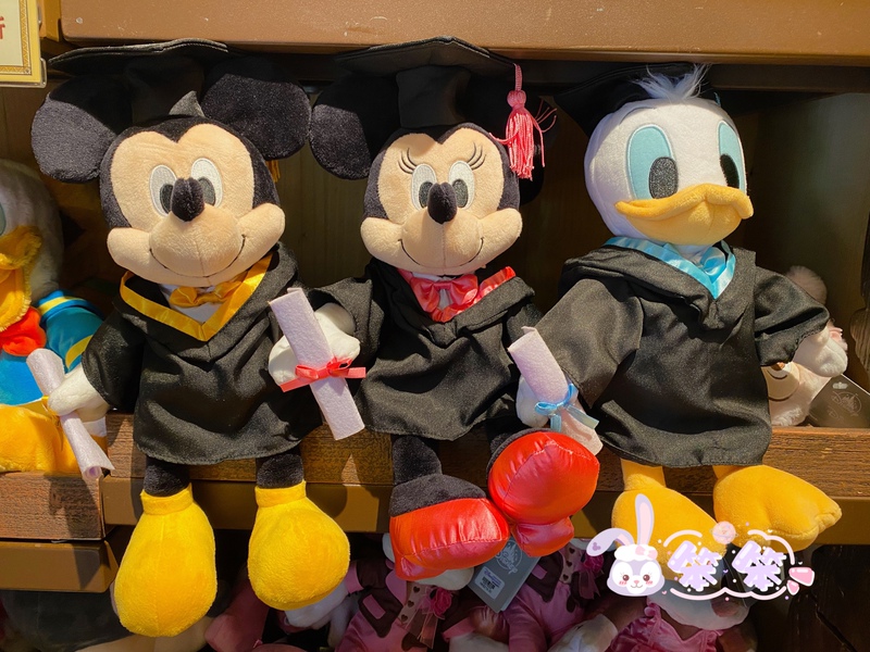 Hong Kong Disneyland Mickey Mouse Minnie Mouse Donald Duck Stitch Disney Friends Graduation Series Figures