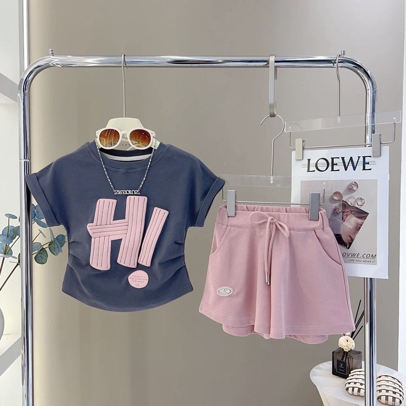 <!--女童夏装套装2024新款儿童洋气纯棉短袖时髦小女孩运动短裤两件套-->