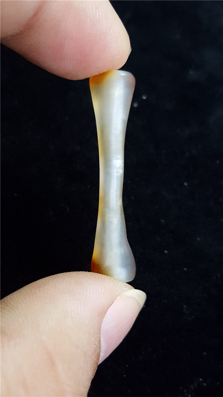 Liao Dynasty old agate bamboo tube bead length 35 1 bag old bag real light gas good shape rare transparent ancient beads old beads