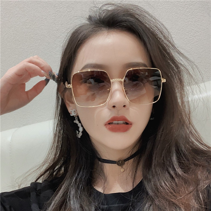 2022 Metal Square Twist Hollow Frame Gradient Color Retro Versatile Net Red Sunglasses Women's Trend Anti-UV