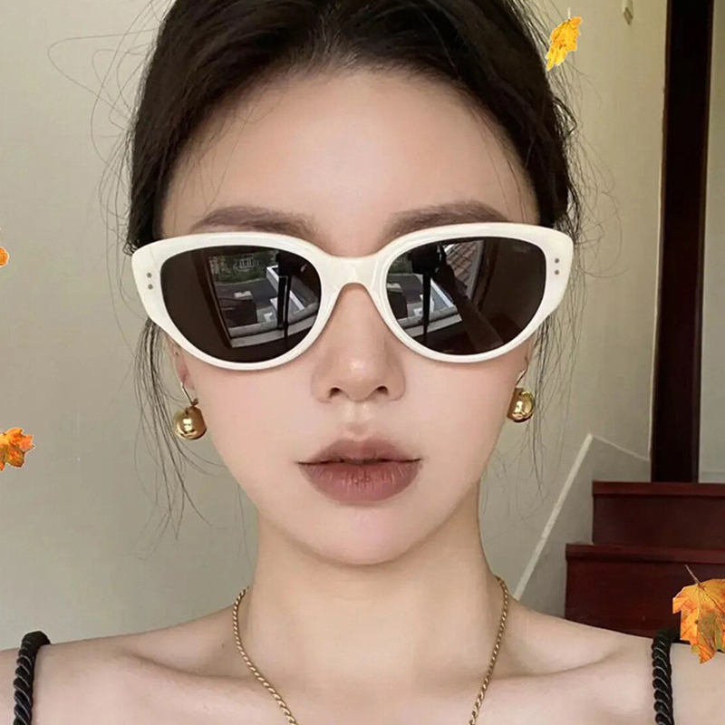 White Cat-Eye Sunglasses, Trendy Sunglasses for Spring/Summer 2026, European and American Hot Girl Style, Photo Shoot, Women's Fashion, High-End