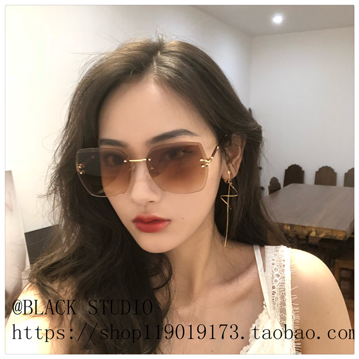 Nhật Bản chụp đường phố không khung cắt kính râm nữ lớn mặt hoang dã mỏng vuông vuông kính râm cá tính kính hóa trang tiệc halloween