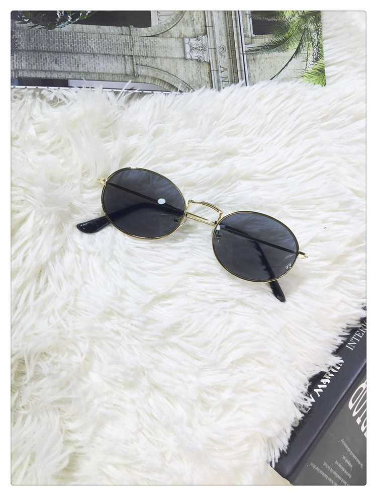 Xu hướng mới kính râm retro thời trang nam nữ kính râm cổ điển kim loại hình bầu dục chống tia UV kính giả cận