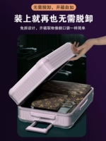 Весь ассортимент Rimowa можно персонализировать.