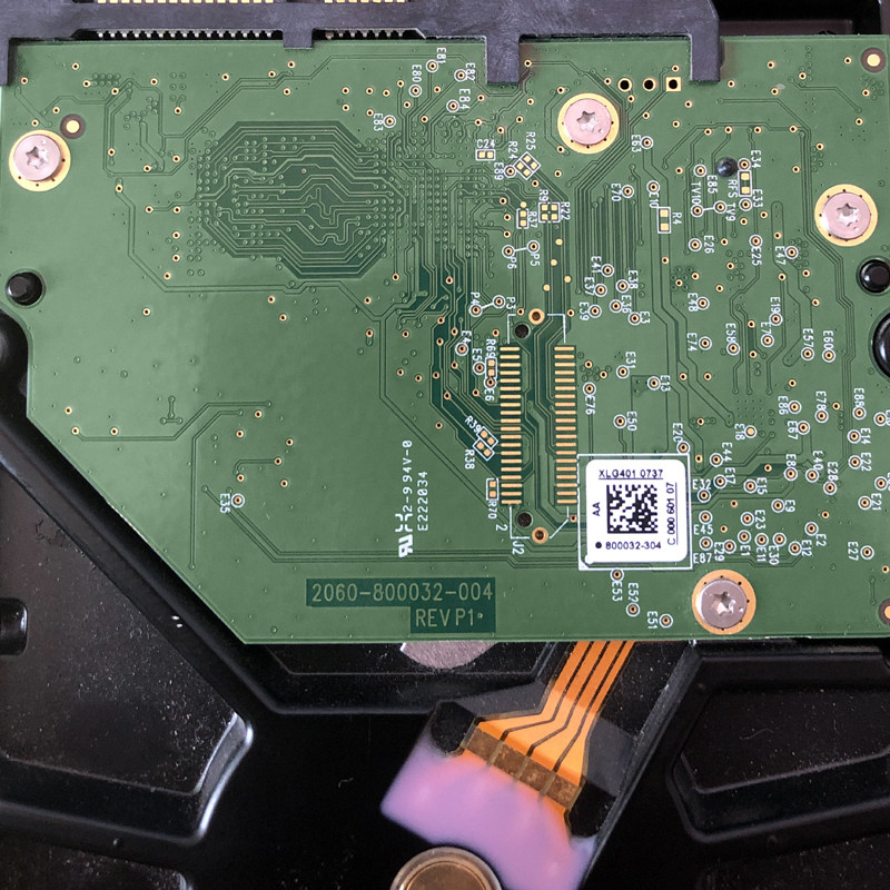 Desktop computer hard disc circuit board 2060-800032-004 REV P1 SATA serial port Western hard disc