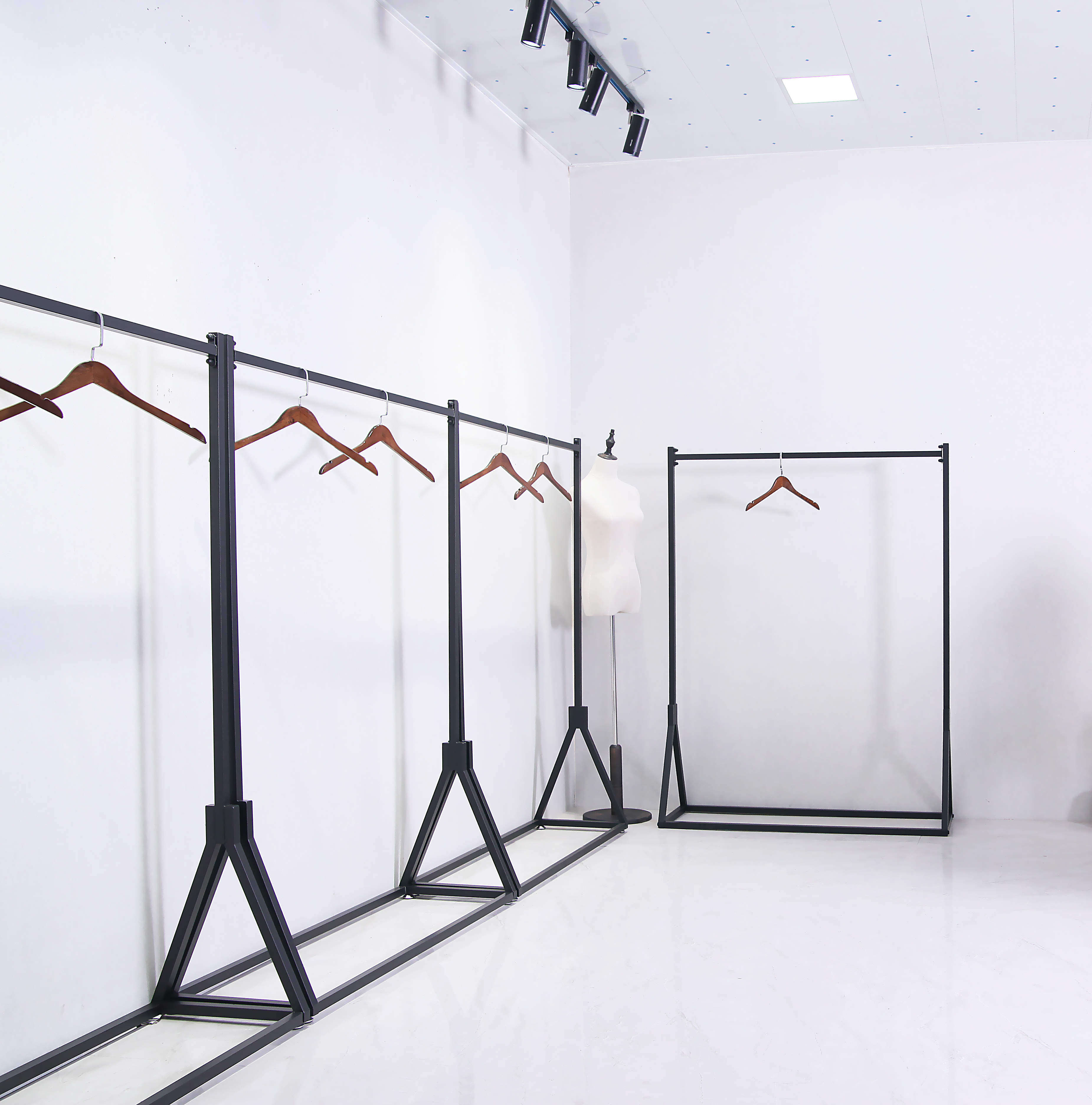 Wrought iron clothing store display stand Floor-standing combination wedding hanger men's and women's shelves side pylons Simple display rack