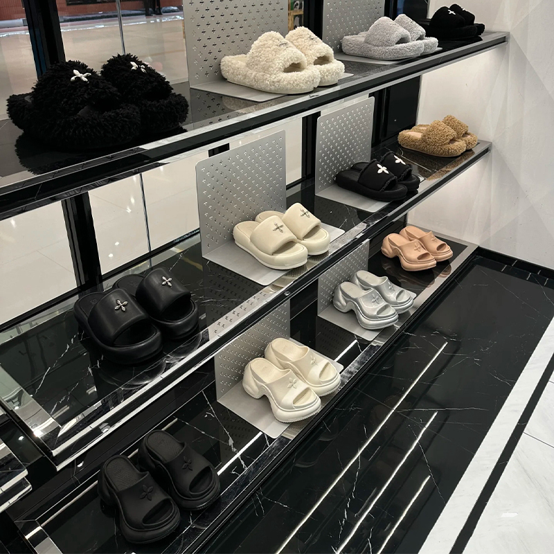 High Quality!! Cross Flower Trendy Brand Bread Slippers for Women, New Style, Thick-Soled, White Cashmere Fur One-Strap Slippers for Outdoor Wear