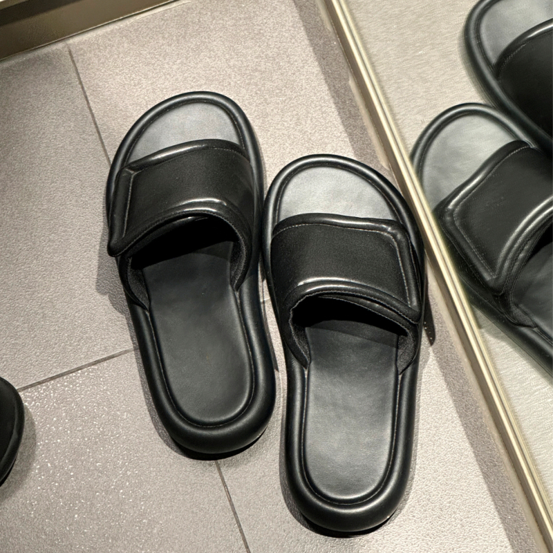 The Most Sought-After Fitting Room Slip-On Loafers Online~Black Thick-Soled Slip-On Sandals for Women, Fashionable Summer Outdoor Wear