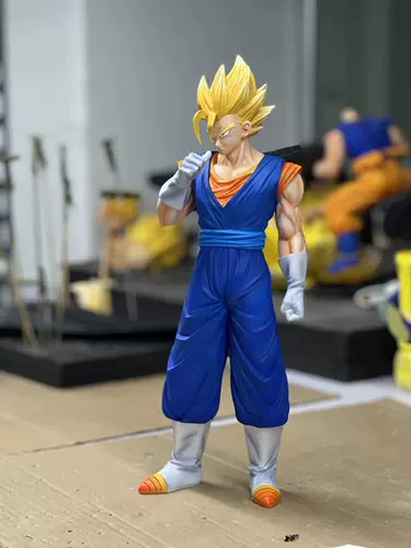 49 модель смолы GK Model K Club 1/6 Вегета ест много наград