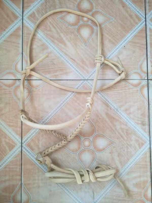 Maroon head beef leather strips handmade tap with reins with reins