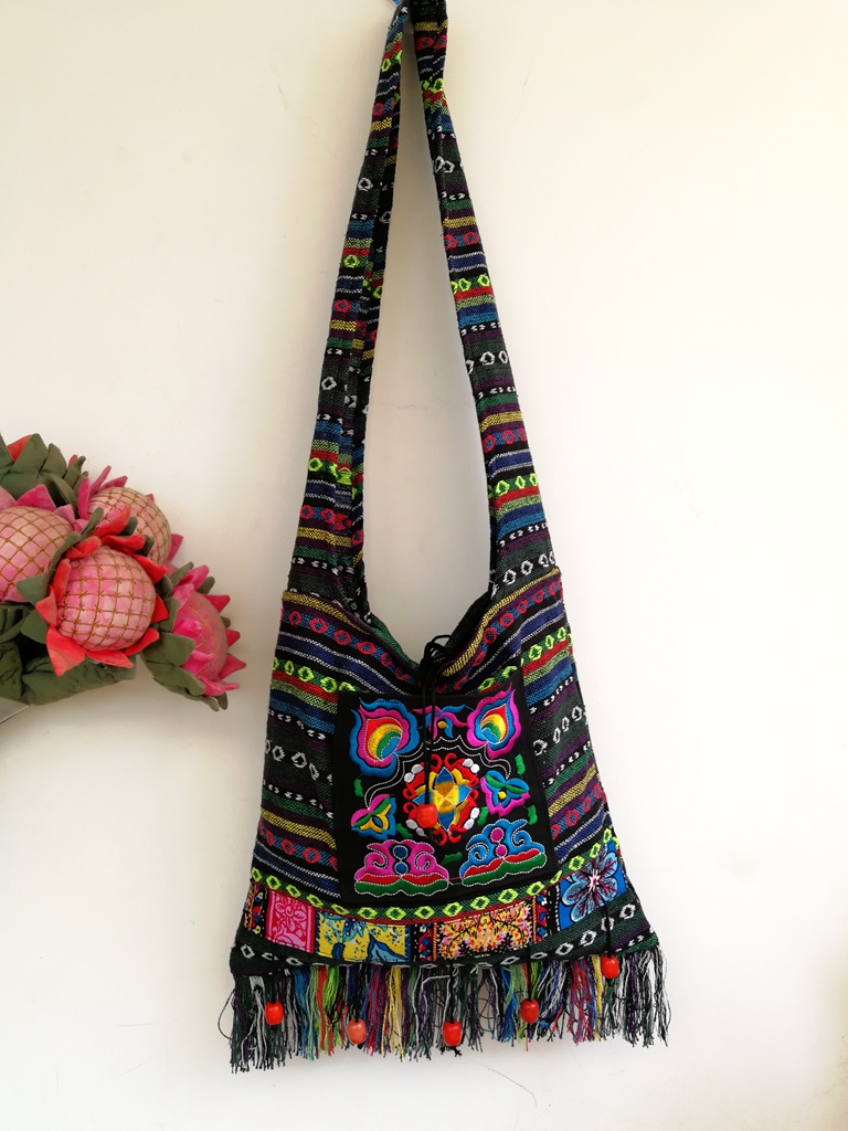 National Wind Dai ethnic Yi ethnic Yi handloom embroidery bag embroidered bag inclined cross-bag single shoulder bag woman big bag gift bag