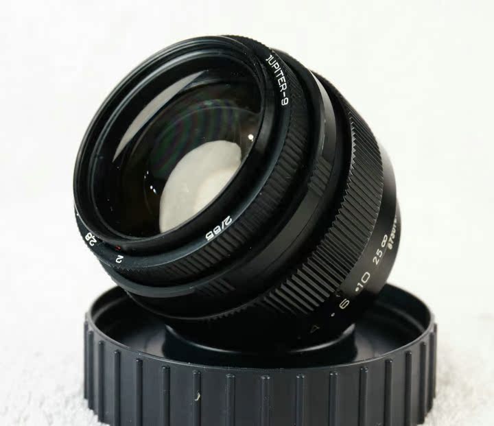 Nga Jupiter-9 85mm f2 M42 port phiên bản màu đen ống kính DSLR full frame