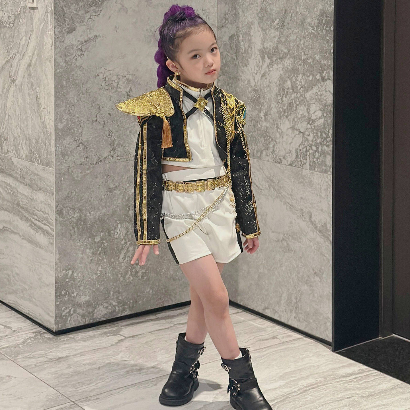 ウィッチャーガールズコスプレ衣装：黒と金のステージ衣装、子供の日用服、子供服一式 - ルミ、ミラ、ゾーイ