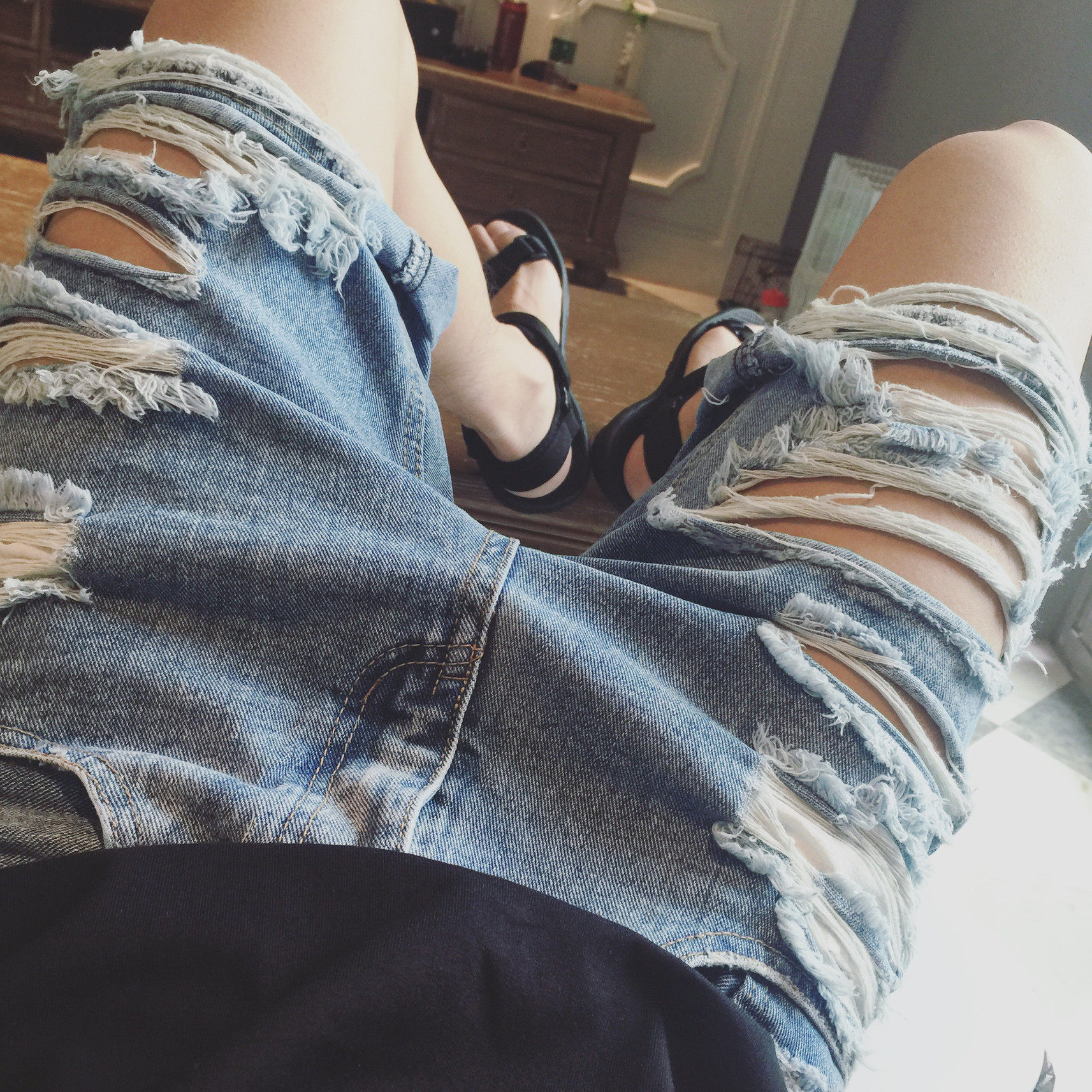 Trend Great Breaking Hole Cowboy Short Pants Men's Summer 50% Pants Jeans Pants Horse Pants beggar pants Men's Korean version Thunder