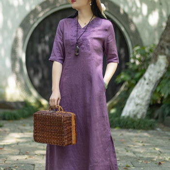 Nian jiangnan retro temperament v-neck splicing embroidered linen drape dress ຂອງແມ່ຍິງການອອກແບບ niche ສິ້ນຍາວ