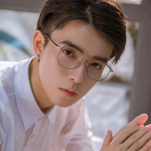 Super Light Lime Green Myopia Glasses Women's Big Frame, показанная лицо, может быть оборудовано определенной степенью круглого лица корейца