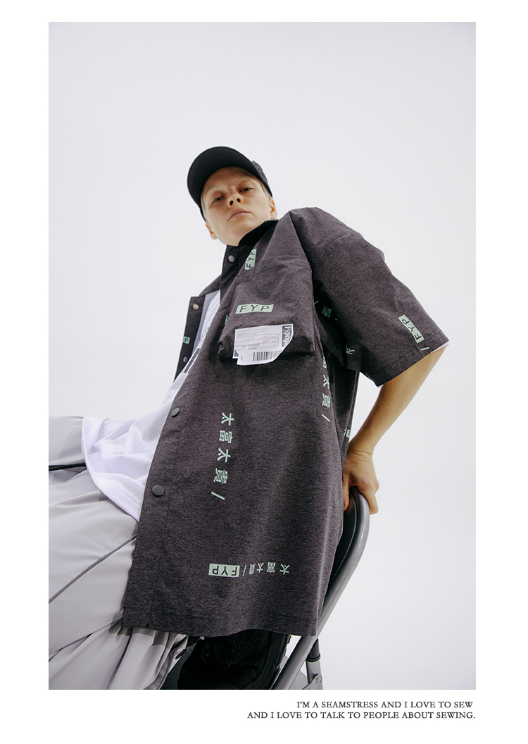 [FLAM cửa hàng trực tuyến chính thức] thương hiệu nước triều hip-hop triều FYP văn bản in đầy đủ áo sơ mi nam tay ngắn - Áo áo sơ mi nam trung niên