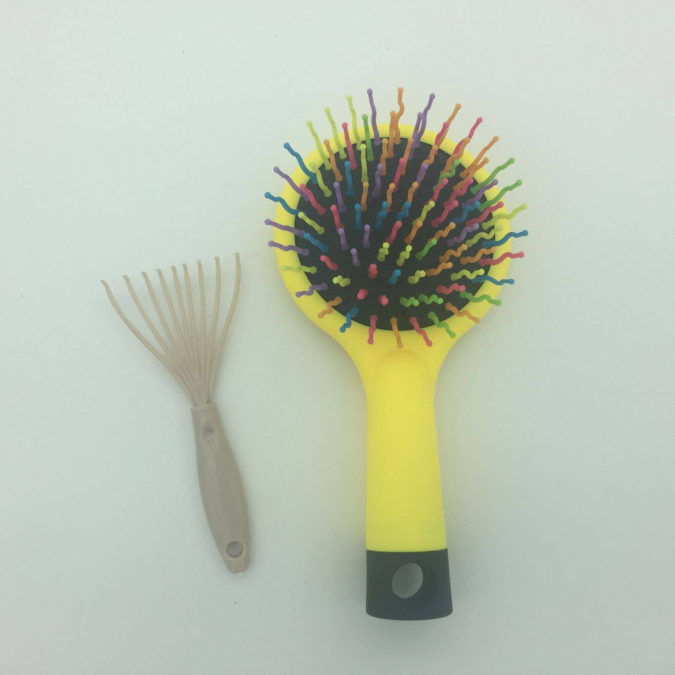 Manufacturer spot mirror comb integrated four-color rainbow comb plastic hook hook to remove hair comb combined meal-Taobao