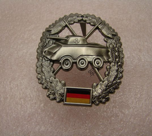 De-Style Metal Badge Armoured Reconnaissance Berets Emblem