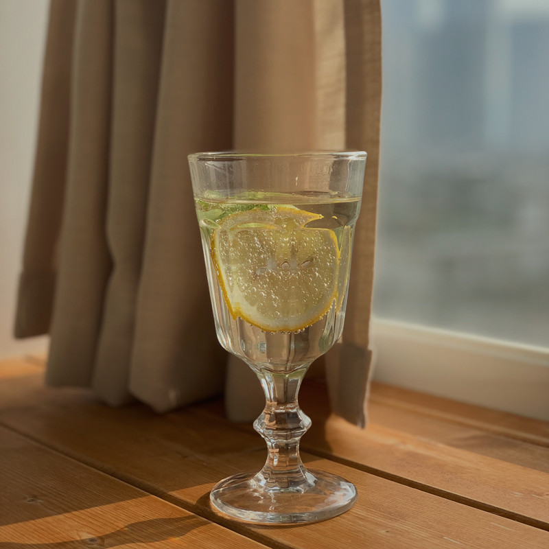 ins nemesis red coffee hall glass cup brief about european and American wind milky tea coffee cup with iron cup high face value bubble water glass