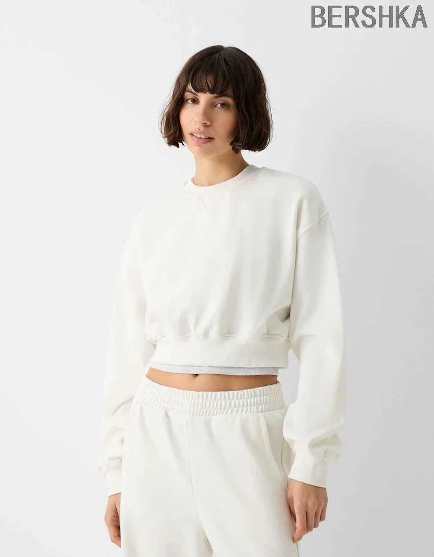 В январе Испания подлинная покупательница г-жа Bershka короткий свитшот 2135/700