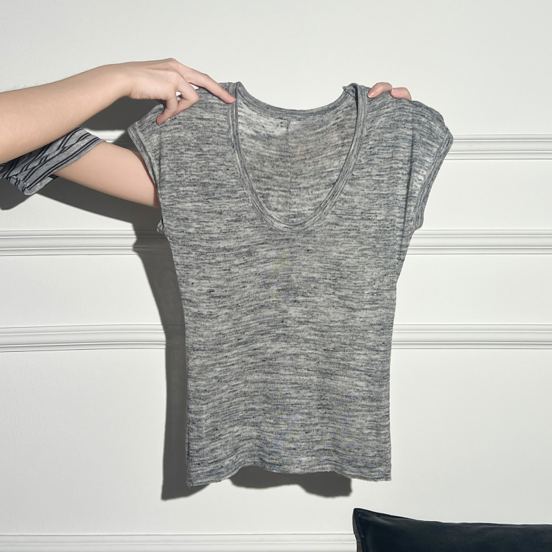 High-End V-Neck Short-Sleeved Knit Top with Slight See-Through Effect, Waist-Cinching, Slimming, Summer New Style, Fitted T-Shirt, Short-Sleeved Top for Women High-End V-Neck Short-Sleeved Knit Top with Slight See-Through Effect, Waist-Cinching, Slimming, Summer New Style, Fitted T-Shirt, Short-Sleeved Top for Women