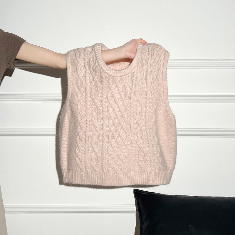 Pink Sweet Style Round Neck Twist Knit Vest Layered with a Loose Spring Top for Women