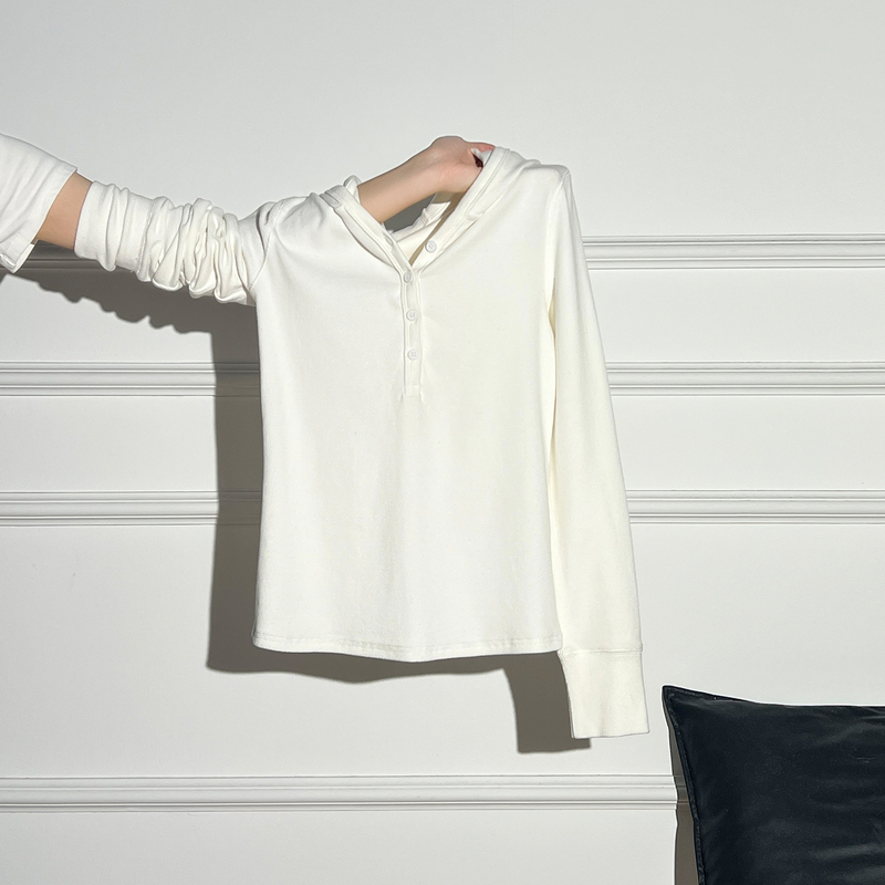 White V-Neck Slim-Fit Hooded Sweatshirt with a Base Layer Pullover T-Shirt, New Autumn Long-Sleeve Top for Women White V-Neck Slim-Fit Hooded Sweatshirt with a Base Layer Pullover T-Shirt, New Autumn Long-Sleeve Top for Women